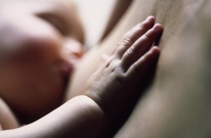 Следует ли натирать соски полотенцем?