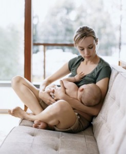 Реакция организма мамы на продукт передается малышу с молоком